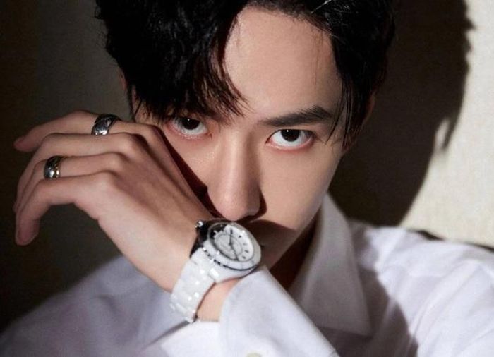 Một trong ba chiếc đồng hồ Chanel J12 của Vương Nhất Bác là chiếc “panda”. Ảnh: @withdy_s75/Twitter
