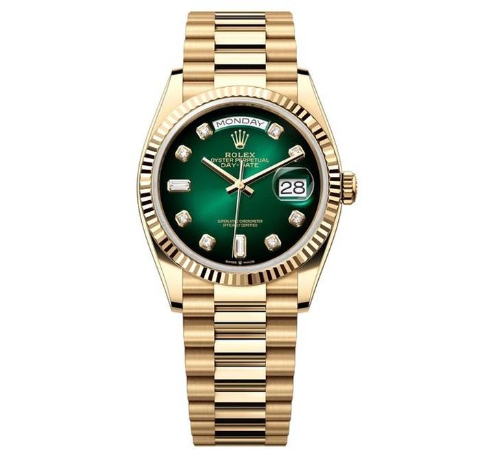 Đồng hồ Oyster Perpetual Rolex Day-Date 36 bằng vàng hồng 18k với mặt số ombré màu xanh lá cây, nạm kim cương, đai kính rãnh và dây đeo President. Ảnh: Rolex