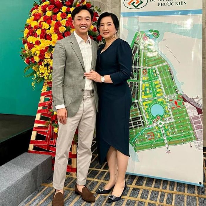 Tuy có sự thành công trong nghề nhưng đôi lúc bà cảm thấy khó khăn và vất vả khi theo con đường kinh doanh bất động sản. Nữ đại giá phố núi từng nói: “Những khó khăn trong lĩnh vực bất động sản chẳng có ai có thể gánh vác giúp tôi được. Nhiều đêm tôi tự hỏi tại sao mình là phụ nữ lại chọn một ngành vất vả đến vậy”. Mẹ Cường đô la dồn rất nhiều tâm sức, sự chăm chỉ và nhiệt huyết của mình vào công việc, một ngày làm việc từ 9h sáng đến 21h tối, thậm chí là đến 2-3h sáng hôm sau. Bà bảo đó là quãng thời gian thoải mái, yên tĩnh và tĩnh lặng, dễ tập trung cho công việc hơn.