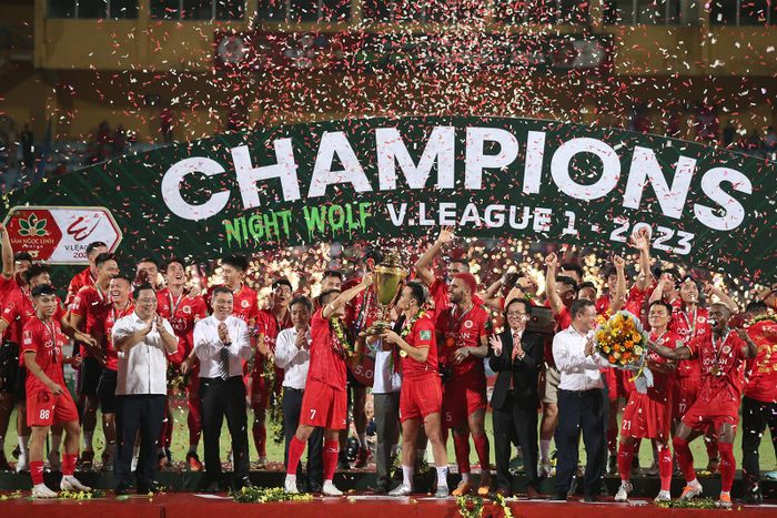 20 năm trước, HAGL vô địch V-League ngay khi mới thăng hạng. CLB CAHN đã làm được điều này ở mùa giải 2023.