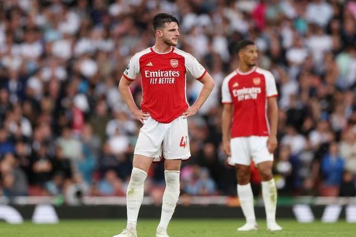 Sự bất ổn về đội hình khiến Declan Rice và các cầu thủ Arsenal không thể giữ chiến thắng dù thi đấu hơn người