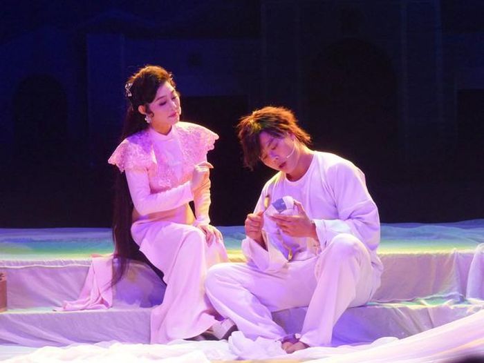 Quế Trân (vai Cầm Thanh) và Võ Minh Lâm (vai Hữu Liêm)