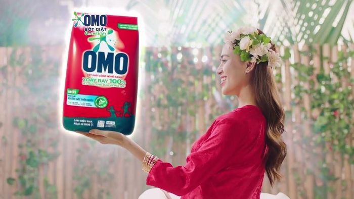 Sản phẩm bột giặt OMO chứa 0% chất tẩy với thành phần tự nhiên cùng công thức phân hủy sinh học, mang đến sự an toàn cho da tay và thân thiện với môi trường
