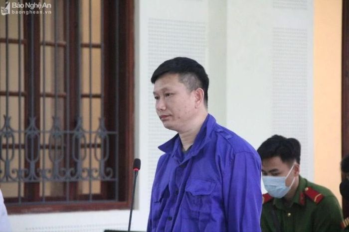  Bị cáo Nguyễn Văn Chung bị tuyên phạt 18 năm tù về tội “Lừa đảo chiếm đoạt tài sản”. Ảnh: Trần Vũ 