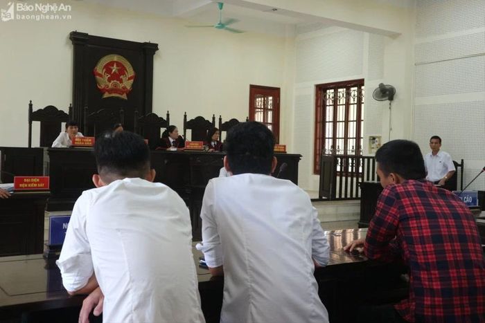  Các bị hại bị Cao Thị Thu Hà lừa đảo chiếm đoạt tài sản trong đó có lừa đảo xin việc tại tòa. Ảnh tư liệu: Trần Vũ 