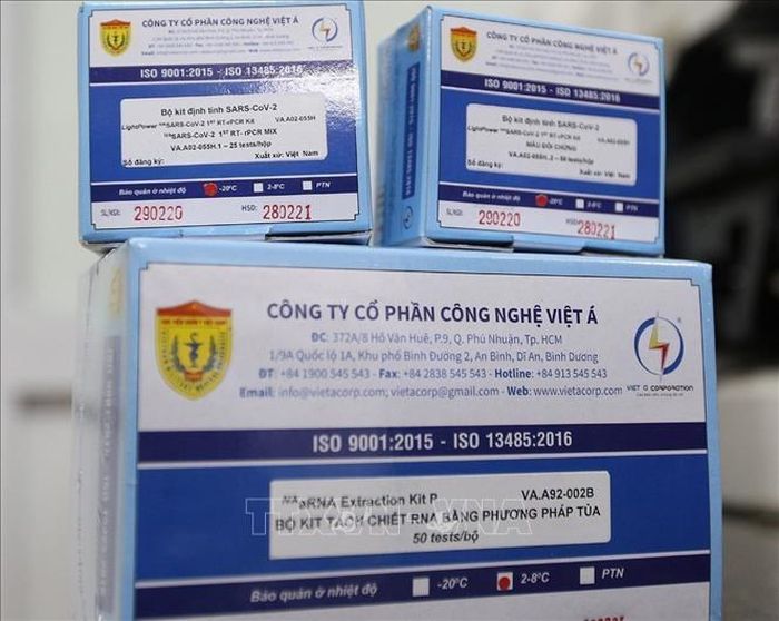 Bộ kit xét nghiệm SARS-CoV-2 của Công ty Việt Á. Ảnh: TTXVN