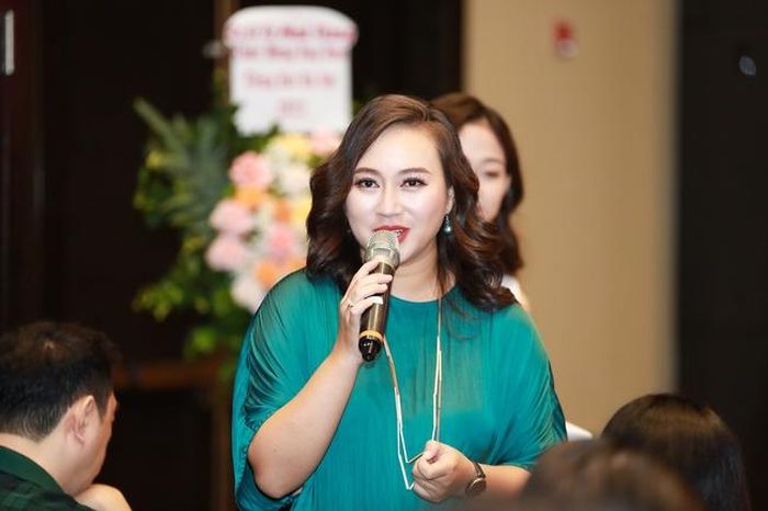 Ca sĩ Khánh Linh từng tham gia thi Tiếng hát Truyền hình Hà Nội từ năm 17 tuổi