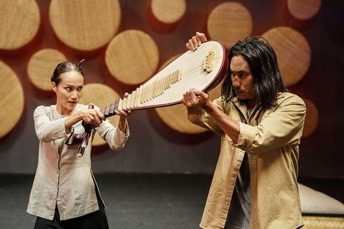 Hành động trong phim đẹp theo kiểu biểu diễn, sắp đặt