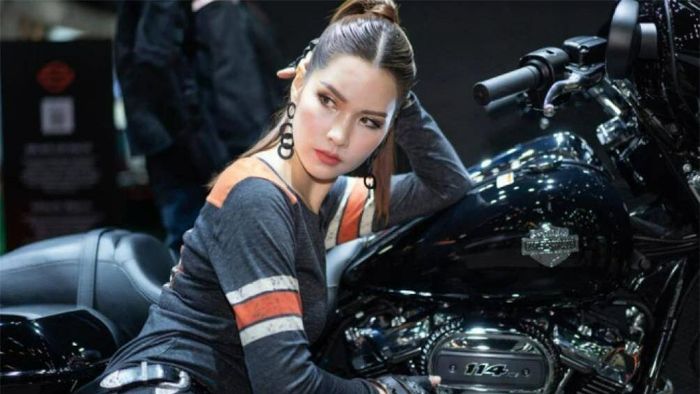 Ánh mắt hút hồn cánh mày râu.