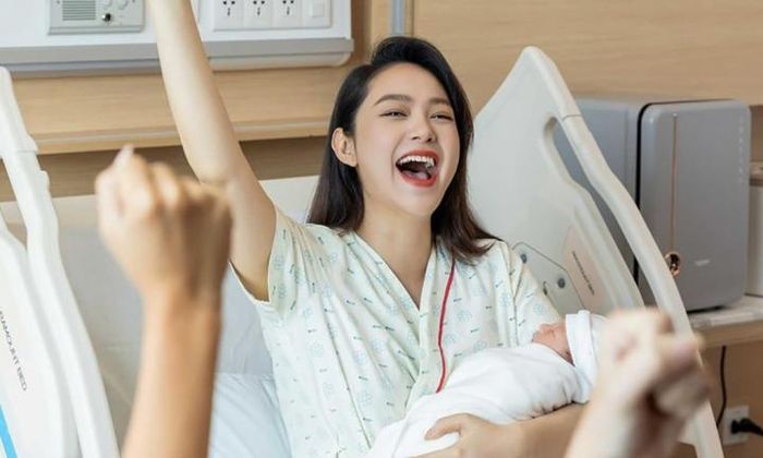 Minh Hằng hạ sinh con trai đầu lòng vào ngày 23/8.