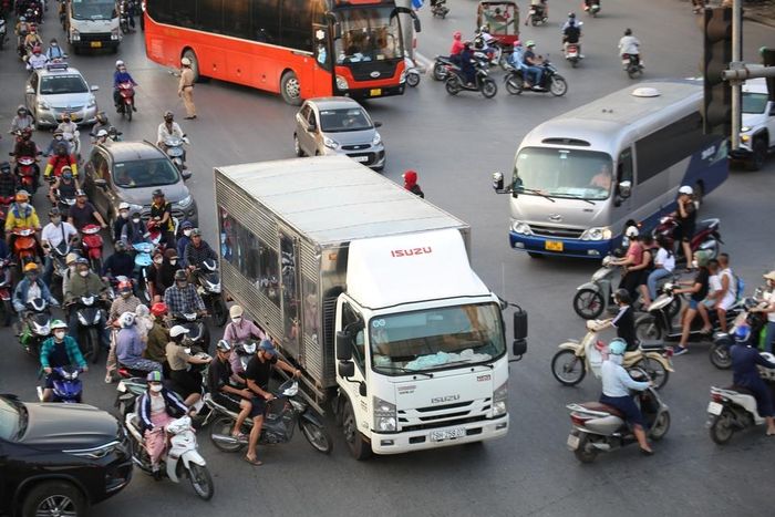 Xung đột giao thông xảy ra tại một số nút giao đông đúc.
