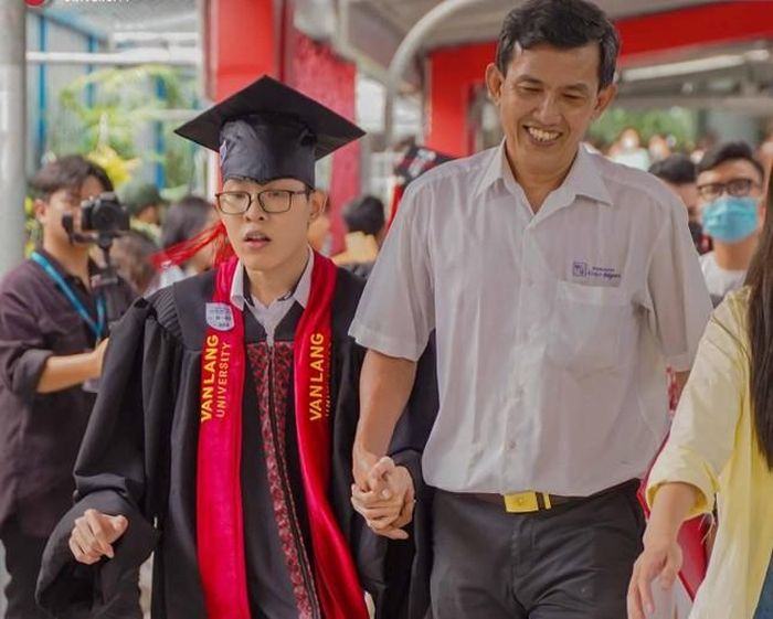 Từ những cố gắng của bản thân, Duy dần trở thành tấm gương truyền động lực cho nhiều sinh viên khác trong trường.