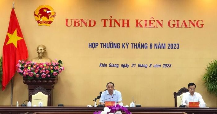 Chủ tịch UBND tỉnh Kiên Giang Lâm Minh Thành chủ trì cuộc họp