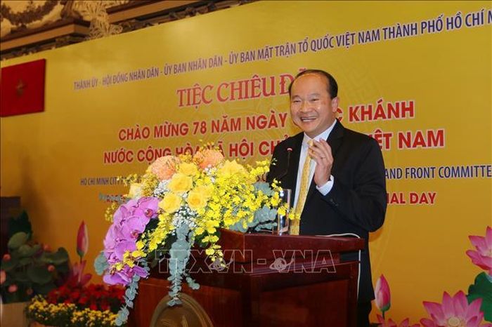 Ông Roy Kho Ngee Seng, Tổng Lãnh sự Singapore tại Thành phố Hồ Chí Minh, Trưởng đoàn Lãnh sự phát biểu chúc mừng.