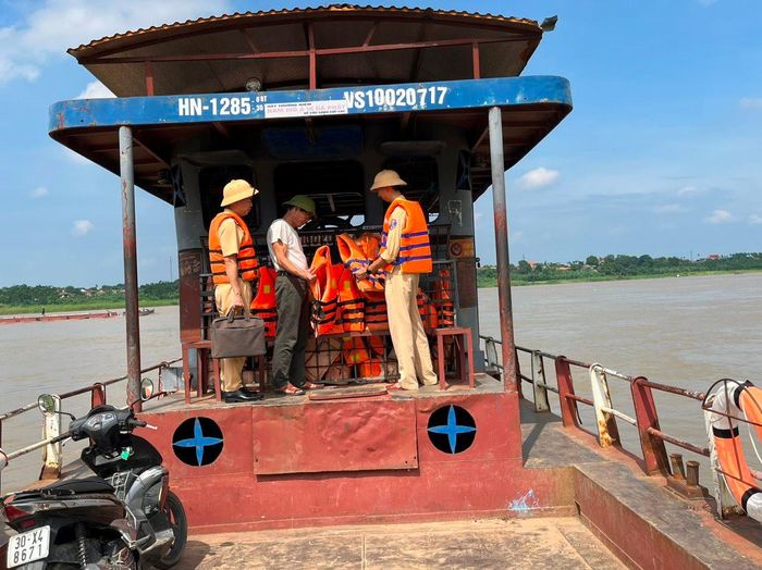 Tàu, phà phải được trang bị áo phao đầy đủ.