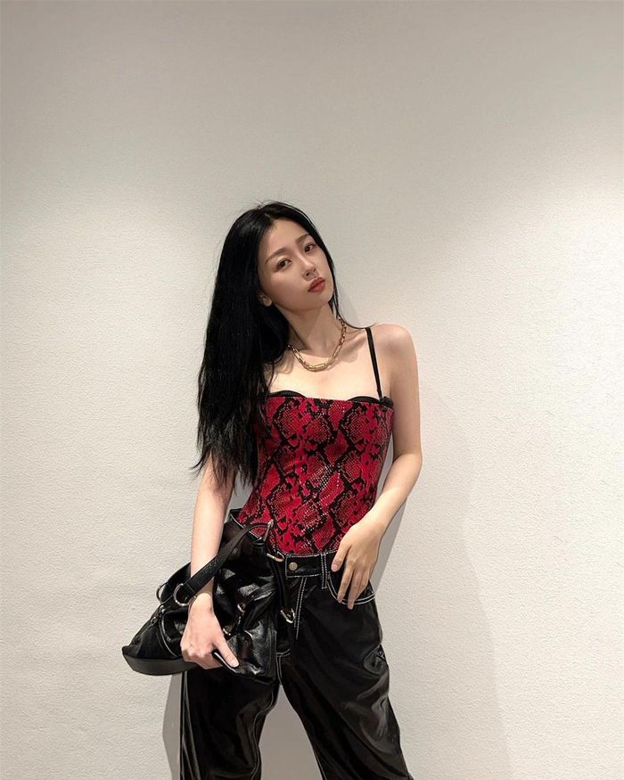 Sau khi thay đổi phong cách, Ngu Thư Hân đối mặt ám ảnh phải gầy mỗi ngày. Trước lúc giảm cân như hiện tại, nữ diễn viên nhận nhiều bình luận tiêu cực như "không đủ ốm để mặc đồ bó sát", "không mảnh mai như sao nữ khác"...