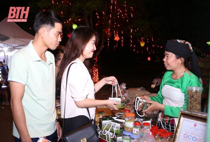Đó là những sản phẩm đặc trưng vùng, miền, như: Măng khô, miến dong, nem ống, muối mắc khén... đại diện cho các huyện miền núi.