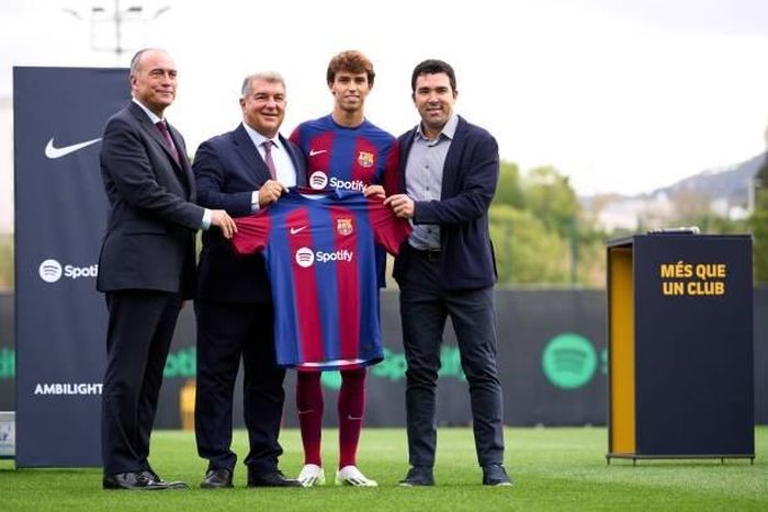 Joao Felix gia nhập Barca
