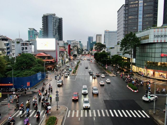 Đường Lê Lợi, quận 1 (TPHCM) khang trang, thông thoáng. Ảnh: HOÀNG HÙNG