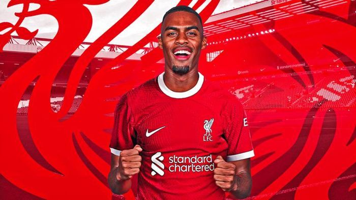 Liverpool ký với tiền vệ Ryan Gravenberch từ Bayern Munich với mức phí 34 triệu bảng.