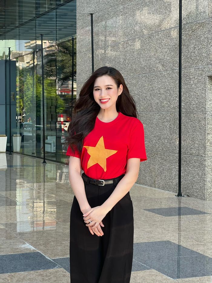 Hoa hậu H'Hen Niê, Đỗ Thị Hà chia sẻ trên trang cá nhân niềm hân hoan trong ngày lễ Quốc khánh.