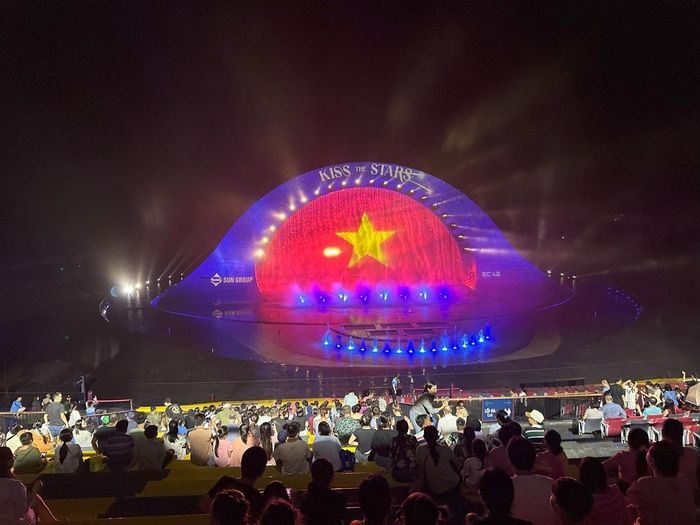 Show diễn Kiss The Stars