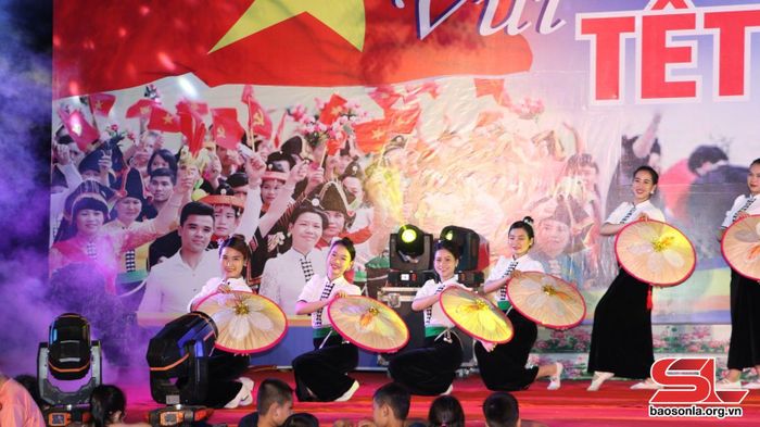 Chương trình nghệ thuật "Vui Tết Độc lập"