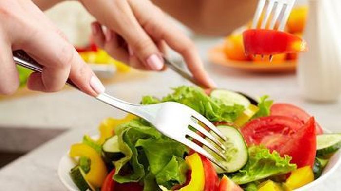 Ăn uống lành mạnh là biện pháp chăm sóc bản thân tốt nhất.