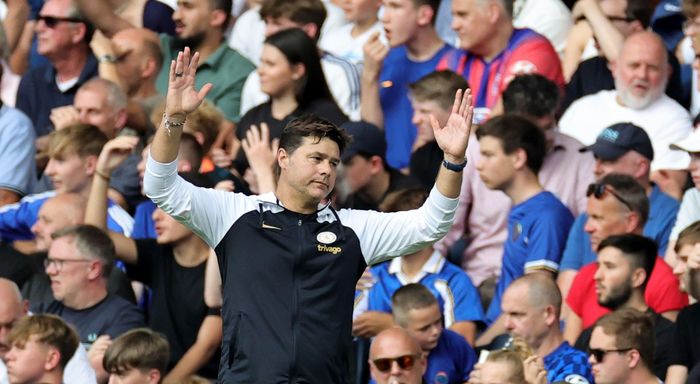 HLV Pochettino thể hiện sự thất vọng trên sân