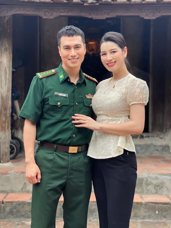 Diễn viên Huyền Trang hé lộ ảnh hậu trường với diễn viên Việt Anh trong phim mới.