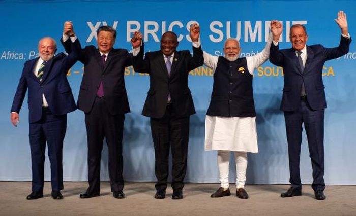 Tổng thống Brazil Luiz Inacio Lula da Silva, Chủ tịch Trung Quốc Tập Cận Bình, Tổng thống Nam Phi Cyril Ramaphosa, Thủ tướng Ấn Độ Narendra Modi và Ngoại trưởng Nga Sergei Lavrov tại Hội nghị Thượng đỉnh BRICS 2023.