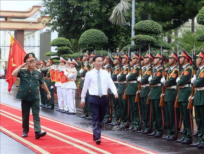Chủ tịch nước Võ Văn Thưởng duyệt đội danh dự.