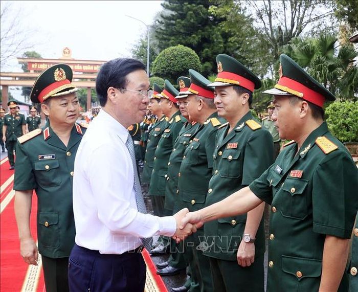 Chủ tịch nước Võ Văn Thưởng với cán bộ, sĩ quan Binh đoàn 15.