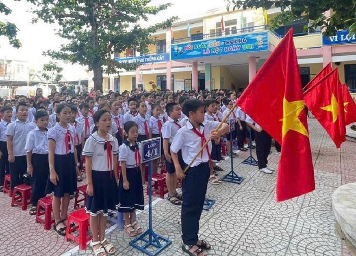Những cô cậu học trò nhỏ sẽ bước vào năm học mới với quyết tâm học tốt