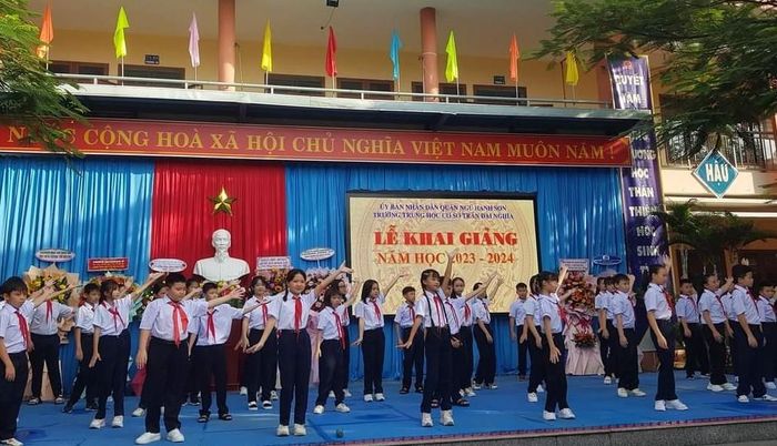 Những tiết mục văn nghệ đẹp mắt, mang hơi thở học đường