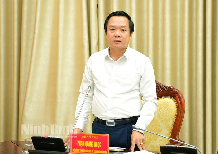 Đồng chí Chủ tịch UBND tỉnh Phạm Quang Ngọc phát biểu tại hội nghị.