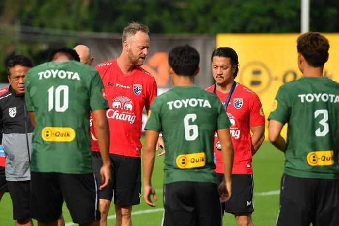 HLV Polking sẽ không có Chanathip ở lần tập trung này và Bunmathan sẽ mang băng thủ quân. Ảnh: Changsuek