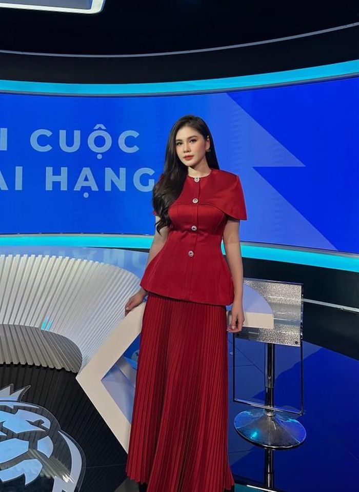 Các đường nét trên gương mặt Thu Hoài vẫn cực kỳ hài hòa, cân đối chứ không có bất cứ dấu hiệu lão hóa nào. Ảnh: FBNV