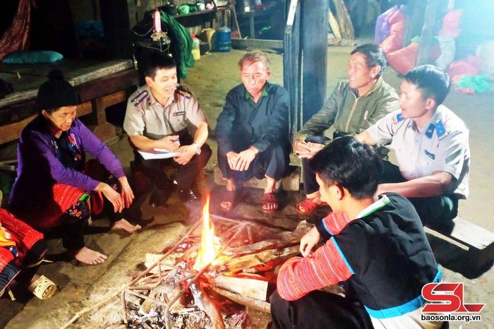 Chi cục Thi hành án dân sự huyện Bắc Yên tuyên truyền phổ biến giáo dục pháp luật cho nhân dân xã Tà Xùa.