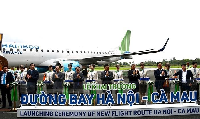 Các vị lãnh đạo dự Lễ khai trương.