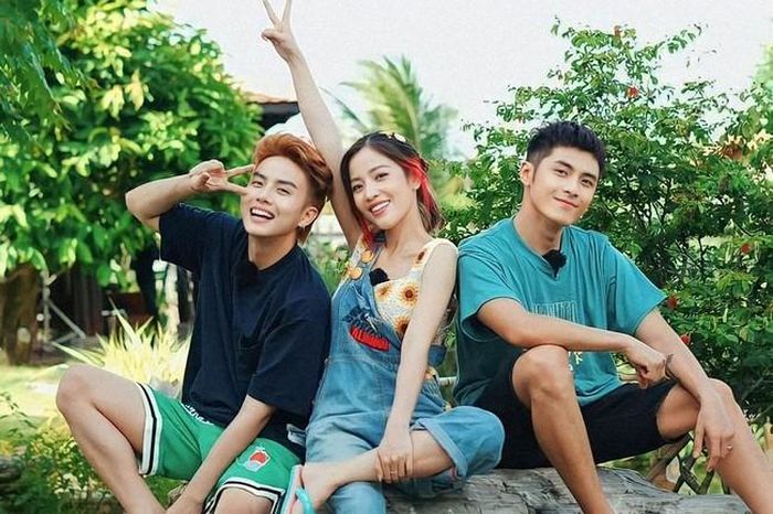 Diễn viên Duy Khánh cũng "góp vui" bằng cách đăng tải hình ảnh kèm lời chúc ngọt ngào dành cho cặp đôi trên trang cá nhân