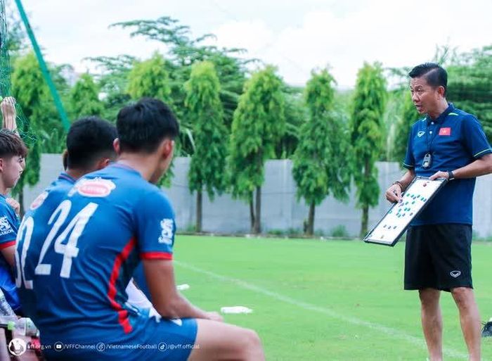 HLV Hoàng Anh Tuấn cùng Olympic Việt Nam gánh trọng trách nặng nề tại ASIAD 19.Ảnh: VFF