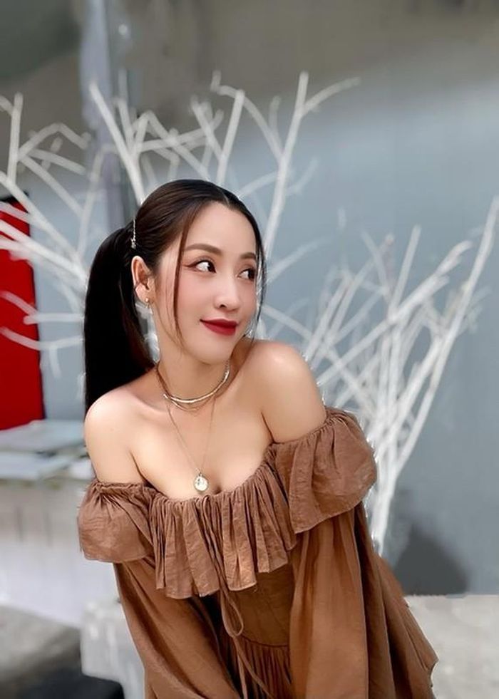 Bạn gái Gin Tuấn Kiệt từng không tự tin vào ngoại hình của mình bởi ngày còn đi học, cô có thân hình khá mập mạp.