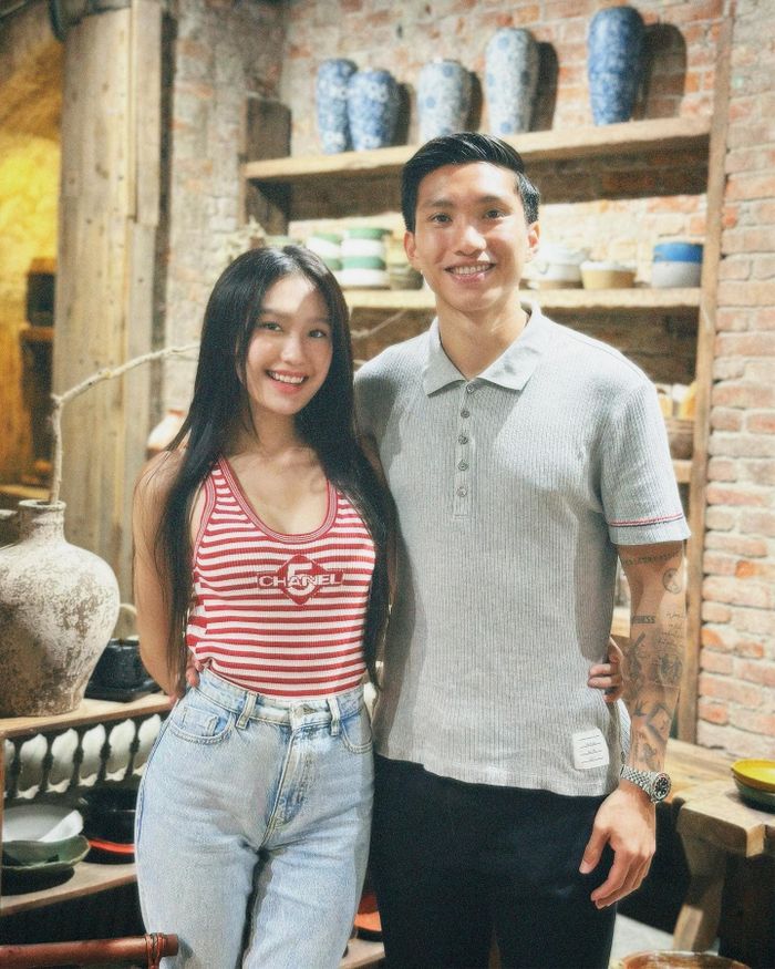 Doãn Hải My và Đoàn Văn Hậu không ngại chia sẻ hình ảnh tình cảm lên mạng xã hội. Cặp đôi cũng thường xuyên đi du lịch cùng nhau.