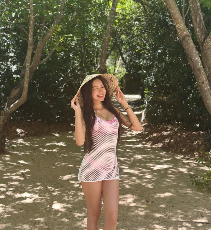 Kể từ trở thành bạn gái của Văn Hậu, Hải My thường xuyên khoe những bức hình rất nóng bỏng của mình.