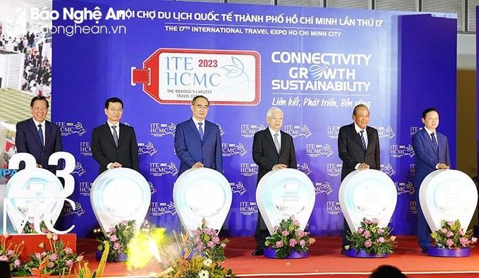  Hình ảnh tại lễ khai mạc hội chợ. Ảnh: Đức Chung 