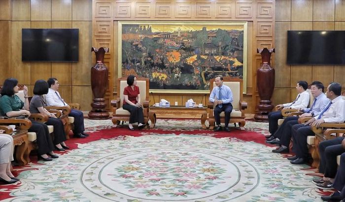 Sáng 8/9/2023, Đoàn công tác của Thông tấn xã Việt Nam do bà Vũ Việt Trang, Ủy viên Ban Chấp hành Đảng bộ Khối các cơ quan Trung ương, Bí thư Đảng ủy, Tổng Giám đốc, Chủ tịch Liên Chi hội nhà báo TTXVN dẫn đầu, làm việc với lãnh đạo Ủy ban Nhân dân tỉnh Bắc Giang. (Ảnh: Danh Lam/TTXVN)