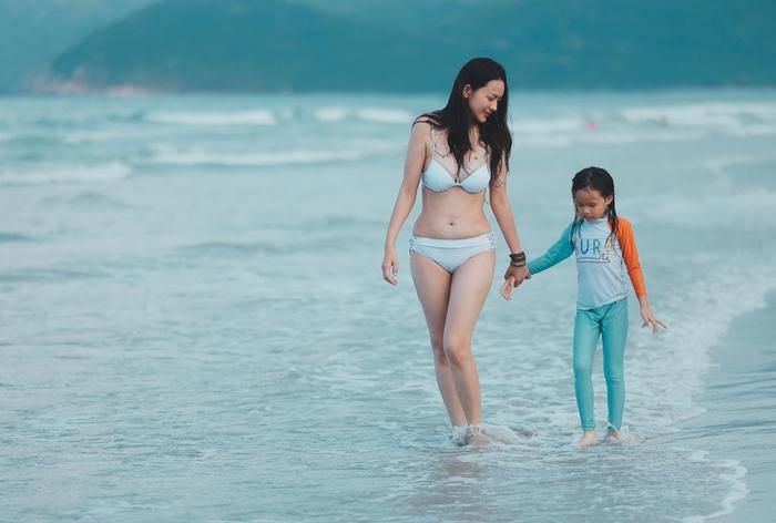 hình ảnh diện bikini thả dáng trên bãi biển của Phan Như Thảo nhận được nhiều lời khen
