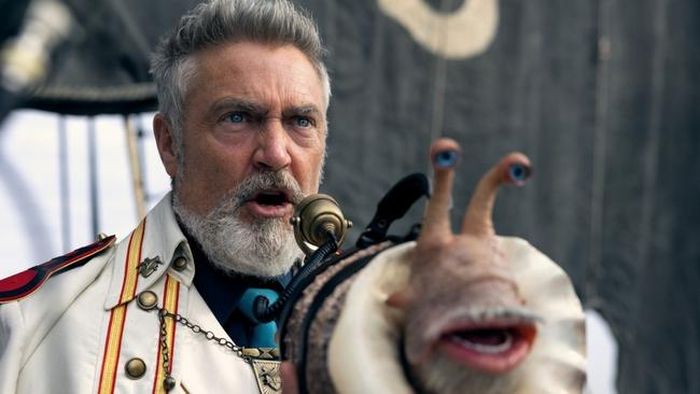 Tạo hình Vice Admiral Garp do Vincent Regan đóng