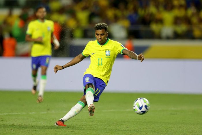 Vắng Vinicius, Rodrygo lập tức nổi lên với bàn thắng thứ 2 của riêng mình